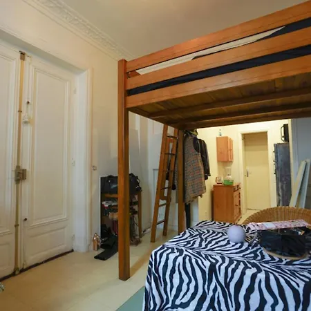 Charming Studio Near Tour Eiffel Appartement Parijs