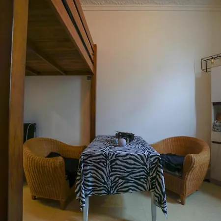 Charming Studio Near Tour Eiffel * Parijs